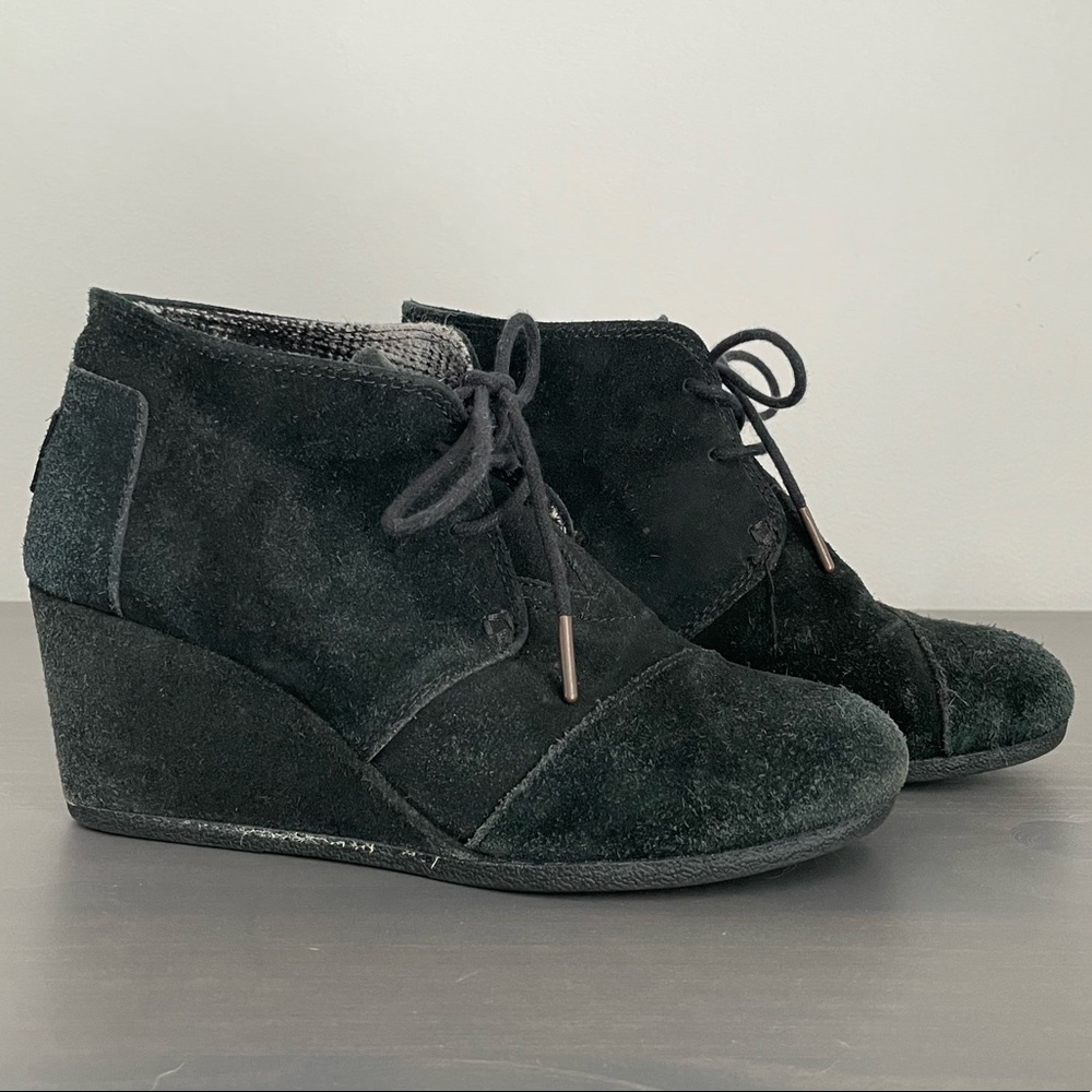 TOMS Desert Wedges Lace-up Booties in Black Suede size 7.5